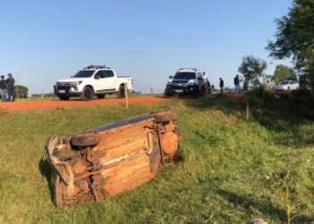 Condutor morre ao perder o controle da direção e capotar Gol em estrada vicinal