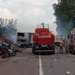 Acidente grave entre duas carretas e Fiat Toro, perto do Moreninhas, mata 2 pessoas