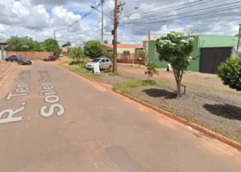 Após briga em conveniência, homem é baleado por dupla em carro no Parati