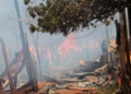 Incêndio destrói cerca de 10 barracos da favela Mandela e deixa ao menos 2 feridos