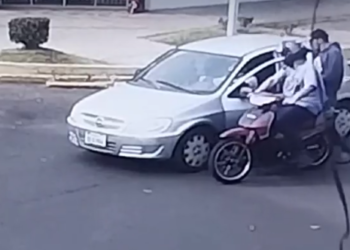 Dupla em moto rouba R$ 8 mil que funcionários iriam depositar no banco, na fronteira