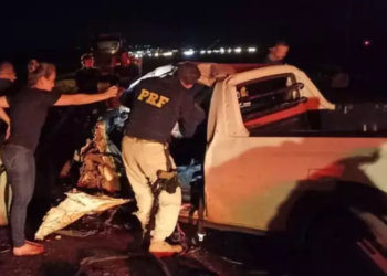 Colisão entre caminhonetes deixa um jovem de 25 anos morto na BR-376, em MS