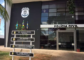 Bêbada, mulher é denunciada por bater cabeça de filho de 7 meses em mesa