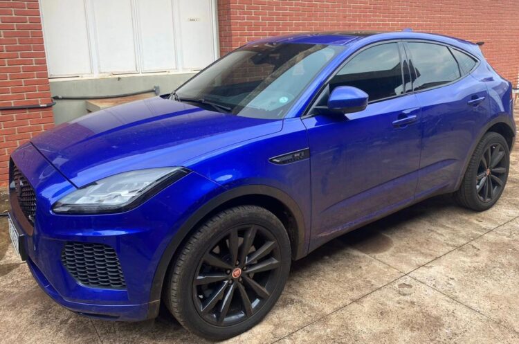 Carro de luxo de estelionatários que deram prejuízo de R$ 2 bi à Caixa é apreendido