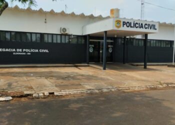 Homem que tentou matar a esposa com 7 facadas é preso