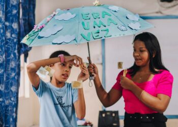 Projeto faz aluna que não sabia ler ser recordista de livros na biblioteca, na Capital