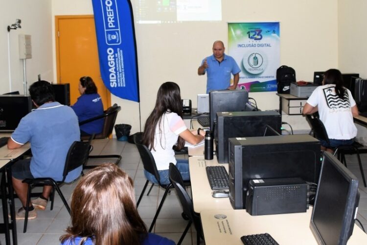 Prefeitura realiza curso gratuito de informática intermediária no Mário Covas