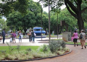 Praça Ary Coelho é fechada para manutenção e limpeza geral, na Capital