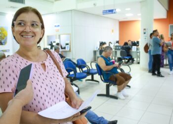 Contribuintes aproveitam até 90% de desconto no Refis; CAC oferece atendimento com interprete de Libras