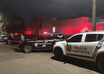 Por ciúmes, homem mata companheiro e oculta corpo em buraco com ajuda de mais 3