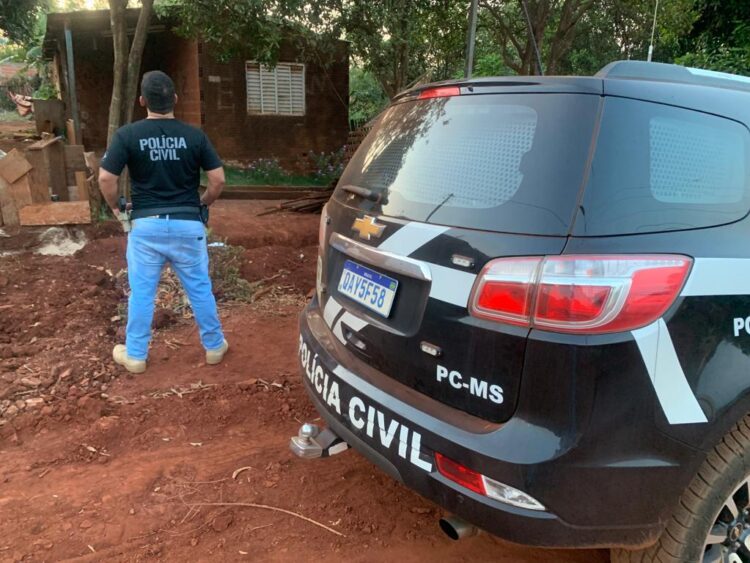 Mulher é mantida em cárcere privado por homem que conheceu na internet em MS
