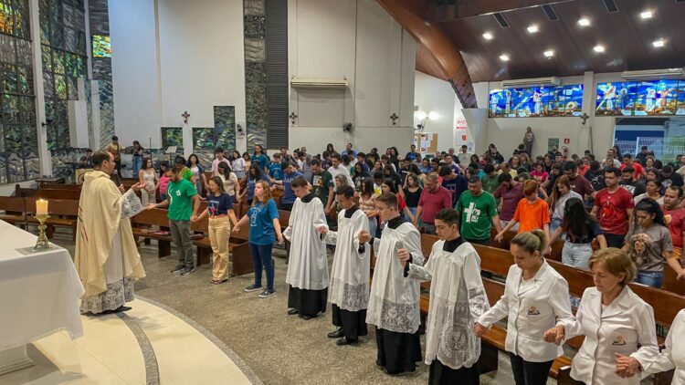 Jornada Estadual da Juventude Católica de MS reúne bispos e jovens em encontro inédito