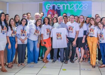 Só com educação país dará salto de qualidade, diz Lula em dia de Enem