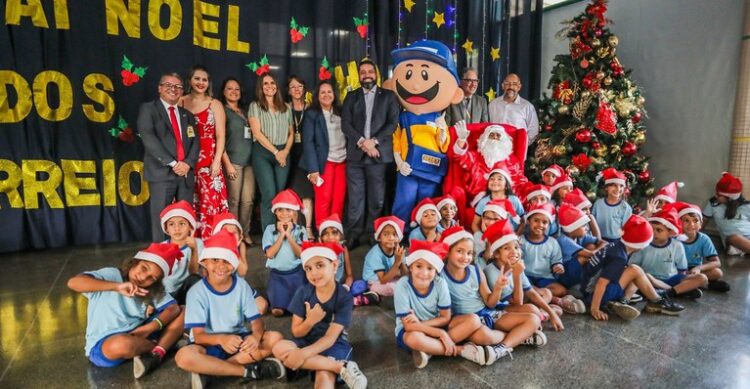 Papai Noel dos Correios reacende a esperança de crianças em todo o Brasil