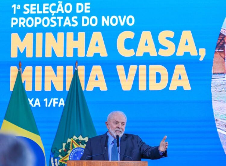 Lula diz: “O maior sonho do povo pobre é ter uma casa própria”