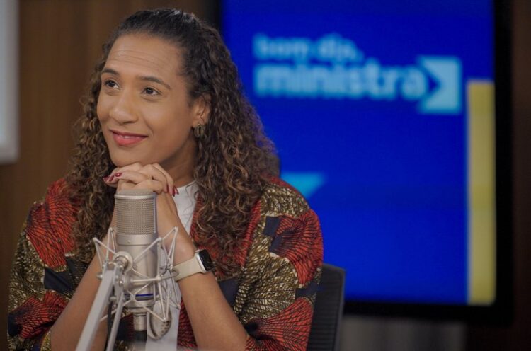 Ministra defende Lei de Cotas, letramento racial e comunicação antirracista