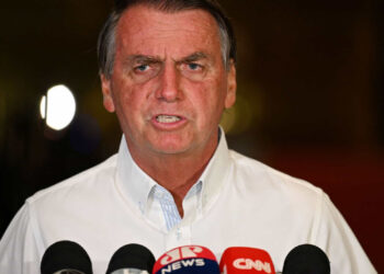 Bolsonaro volta a atacar processo eleitoral e o STF em evento no Rio