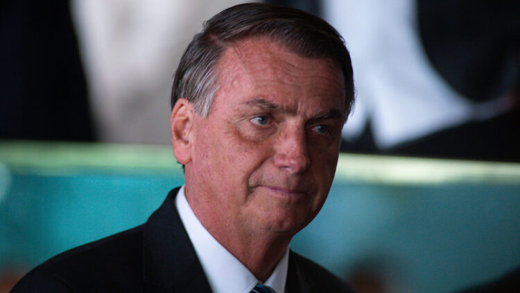 Bolsonaro diz que pagou R$ 72,6 mil após condenação por atacar jornalistas
