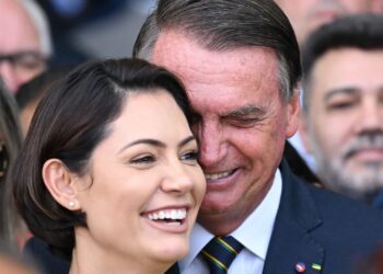 Michelle cita Bíblia após Cid dizer que ela incitava Bolsonaro a dar golpe de Estado