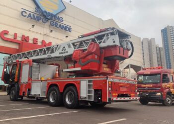 Treinamento de emergência em caso de evacuação é realizado em shopping da Capital