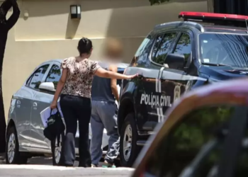 Após audiência de custódia, mãe da bebê que caiu de apartamento é solta, na Capital