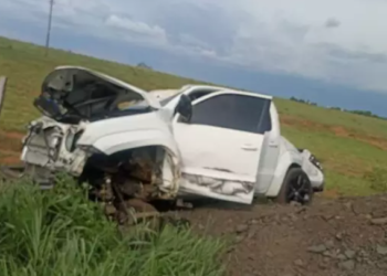 Gestante e criança de 11 anos ficam feridas em colisão entre caminhonetes, na BR-158