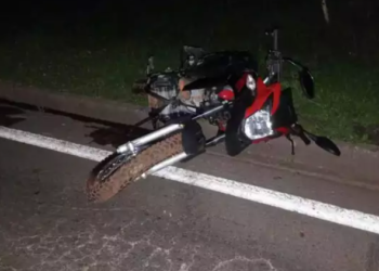 Motociclista sai de posto para pegar BR-163, é atropelado por 2 carros e morre