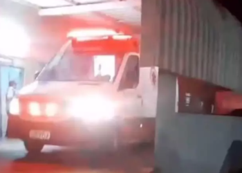 Jovem de moto com criança na garupa morre, após colidir em poste, no interior de MS