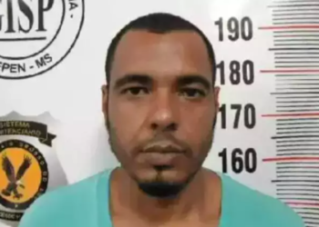 Em abordagem, homem desce armado de Uno furtado, é baleado pelo “Choque” e morre