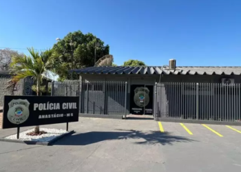 Menino de 4 anos reclama de dor no ânus ao defecar e padrasto de 22 é preso por estupro