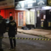 Homem é morto a tiros em frente de conveniência por dupla em moto, no Rouxinóis