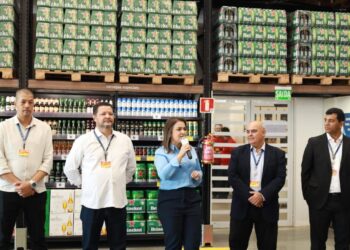Prefeita participa de inauguração de nova rede de atacadista da Capital