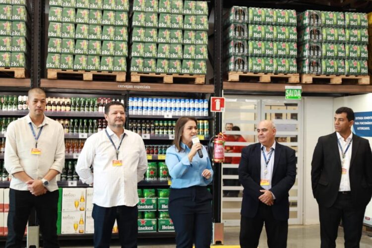 Prefeita participa de inauguração de nova rede de atacadista da Capital
