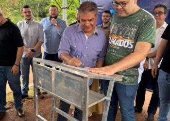 Senador recebe título de cidadão de Dourados e visita obras de asfalto em comemoração dos 88 anos do município