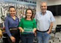 Diretor-presidente da Águas Guariroba entrega à prefeita troféu ‘CG Saneada, a Capital das Oportunidades’