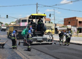 Prefeitura investe em recapeamento e melhora qualidade de vida de moradores e comerciantes nos bairros