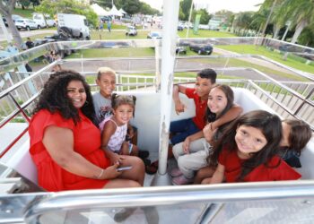 Cidade do Natal recebe famílias da comunidade Vitória para programação especial