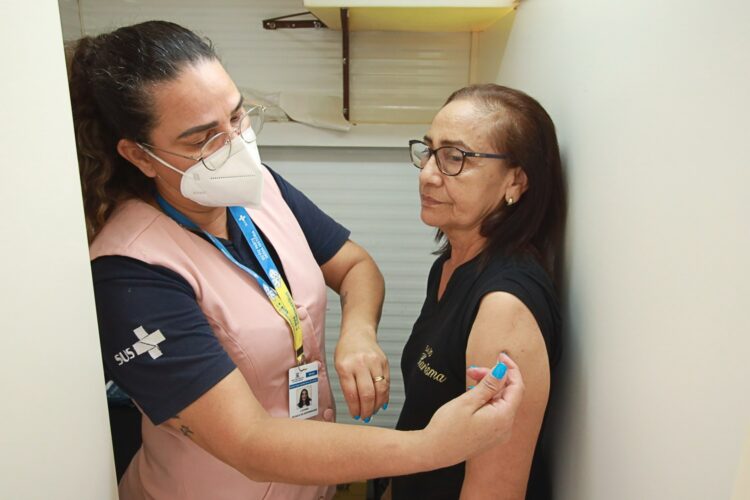 Último plantão para vacinação do ano acontece em três unidades de saúde