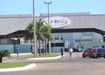 Frigorífico JBS é obrigado pela Justiça a fornecer documentação sobre condições laborais dos trabalhadores
