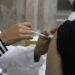Governo obtém liminar para remoção de publicações que associam vacinas da Covid-19 à Aids