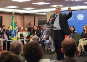 Política de Segurança Pública combate desigualdades, diz Flávio Dino durante anúncio de investimentos