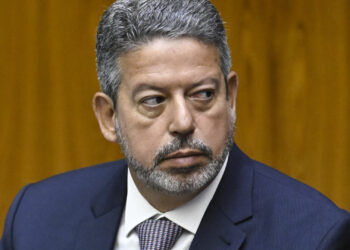 Lira articula com Gilmar projeto alternativo à PEC que restringe poderes do STF