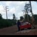 VÍDEO: Homem é flagrado jogando entulhos na Rua Poente, que se prepara para receber o tão sonhado asfalto