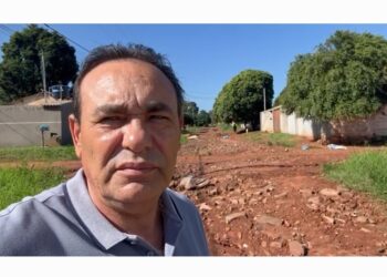 Vereador Carlão percorre bairros com a Sisep para cobrar reparos aos estragos da chuva