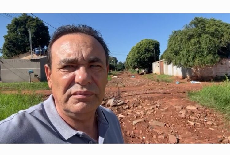Vereador Carlão percorre bairros com a Sisep para cobrar reparos aos estragos da chuva