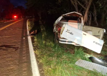Jovem morre ao perder controle da direção e capotar Ford F-1000, na MS-450