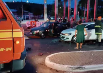 Grave acidente no Centro de Corumbá mata 1 e deixa outros 6, entre eles 1 criança, feridos