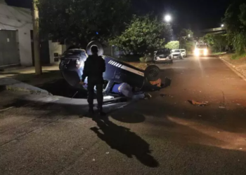 Bêbado, condutor é preso por atingir outro veículo e capotar Corsa, em Campo Grande