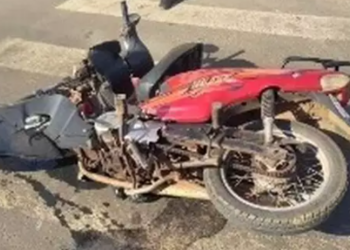 Idoso morre no hospital, após colisão entre a moto que conduzia contra caminhonete