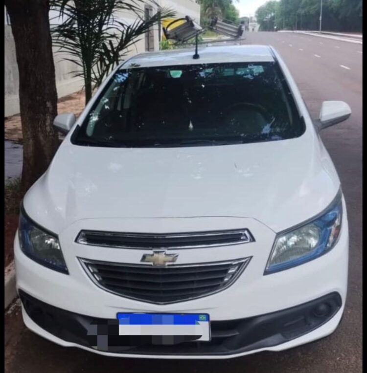 Onix furtado é encontrado no Caiobá, um é preso e adolescente é apreendida